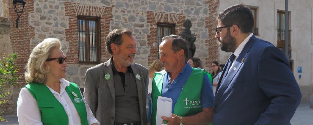 El presidente de la Diputación de Ávila resalta la labor de constante atención a pacientes y familiares que realiza la AECC