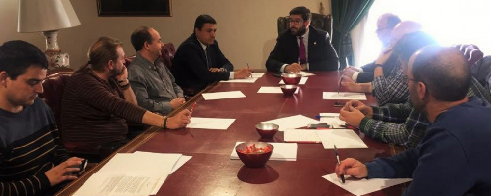 El presidente de la Diputación se reúne con representantes de los trabajadores de Avícola Mélida