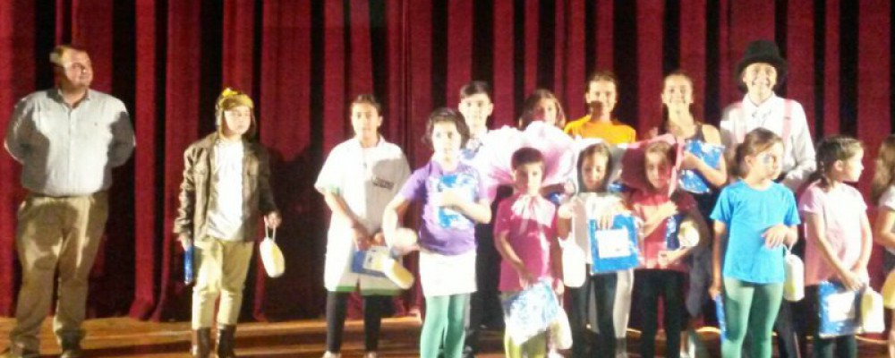 La Diputación de Ávila sube al escenario de la I Muestra Provincial de Teatro Infantil a medio centenar de escolares