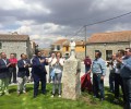 Foto de El presidente de la Diputación de Ávila inaugura la plaza del Santo de Cardeñosa y su monumento a los canteros