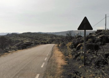 Abiertas al tráfico las dos carreteras provinciales cortadas por el incendio de Medinilla (2º Fotografía)