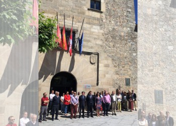 La Diputación de Ávila guarda un minuto de silencio en recuerdo de las víctimas del atentado del fin de semana en Londres (2º Fotografía)