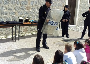 Medio centenar de escolares de la provincia participa en un taller de ciberseguridad impartido por Policía Nacional (2º Fotografía)