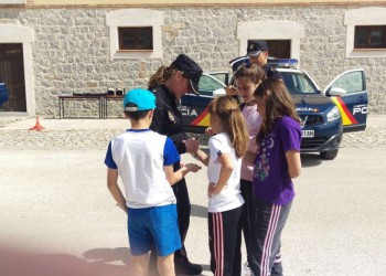 Medio centenar de escolares de la provincia participa en un taller de ciberseguridad impartido por Policía Nacional (3º Fotografía)