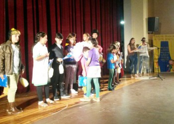 La Diputación de Ávila sube al escenario de la I Muestra Provincial de Teatro Infantil a medio centenar de escolares (3º Fotografía)