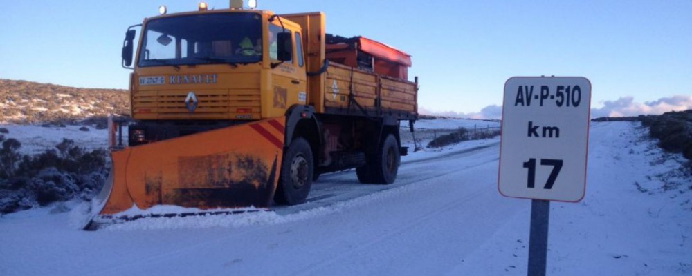 La Diputación de Ávila activa el dispositivo de vialidad invernal por la nieve caída en cotas altas de la provincia