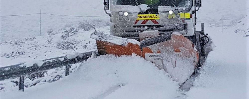 El dispositivo de vialidad de la Diputación de Ávila actúa en medio centenar de carreteras de la provincia afectadas por nieve