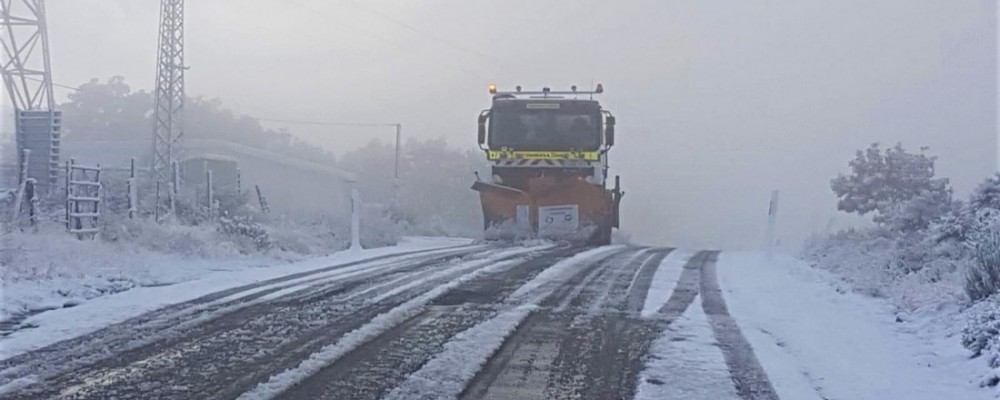 El dispositivo de vialidad invernal de la Diputación de Ávila interviene en 14 carreteras de la provincia afectadas por nieve