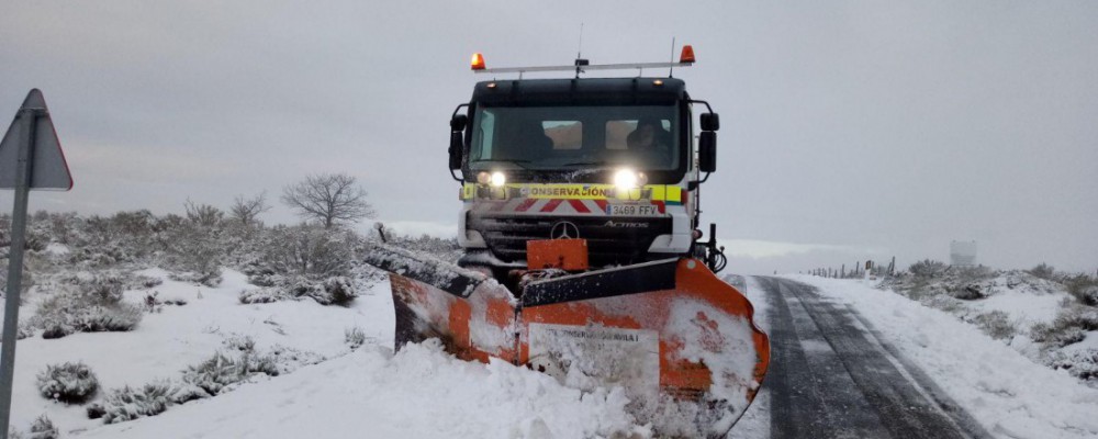La Diputación de Ávila despeja cerca de 190 kilómetros de carreteras afectadas por nieve en la provincia