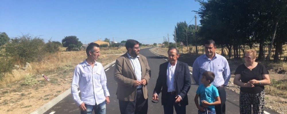 La Diputación de Ávila interviene en la carretera de acceso a Casasola para ampliarla y mejorar la seguridad vial