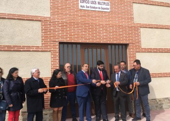 El presidente de la Diputación inaugura el edificio de usos múltiples de San Esteban de Zapardiel, una infraestructura al servicio de los vecinos (2º Fotografía)