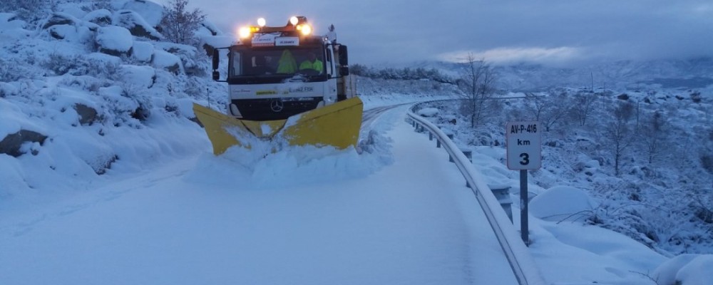 106 toneladas de sal esparcidas en 122 carreteras de la red provincial durante este martes de nieve
