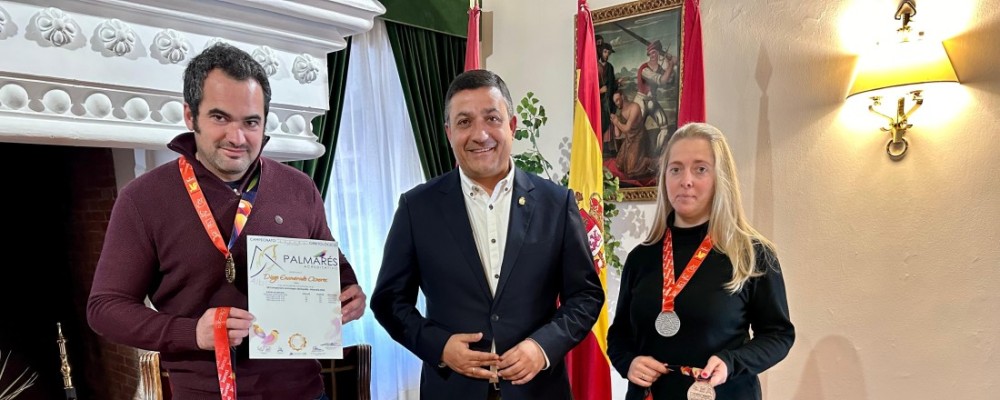 El presidente felicita al tembleño Diego Enamorado, ganador de cuatro medallas en el Nacional de Ornitología
