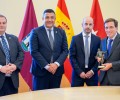 Foto de Una réplica de la escultura de Francisco Gutiérrez, autor de la Cibeles, llega al Ayuntamiento de Madrid