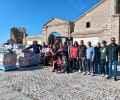 Foto de Sale de Madrigal de las Altas Torres un tráiler repleto de agua embotellada para Valencia