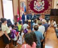 Los doce niños saharauis que pasan el verano en la provincia de Ávila visitan el Torreón de los Guzmanes