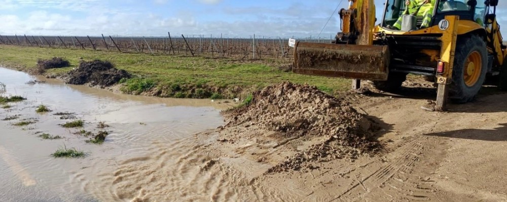 Los trabajos contra la nieve y las balsas en las carreteras centran la labor del operativo de la Diputación