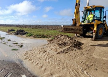 Los trabajos contra la nieve y las balsas en las carreteras centran la labor del operativo de la Diputación